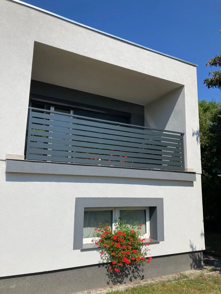 Balustrada balkonowa pozioma antracyt we wnęce - montaż okolice Gorzowa | Stalowy Bechta