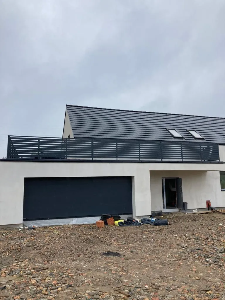 Balustrada dachowa pozioma antracyt na garażu - montaż Gorzów Wlkp. | Stalowy Bechta