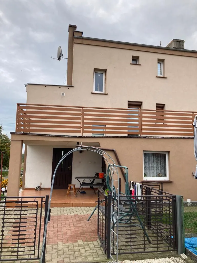 Balustrada tarasowa pozioma brązowa dom jednorodzinny - realizacja okolice Gorzowa | Stalowy Bechta