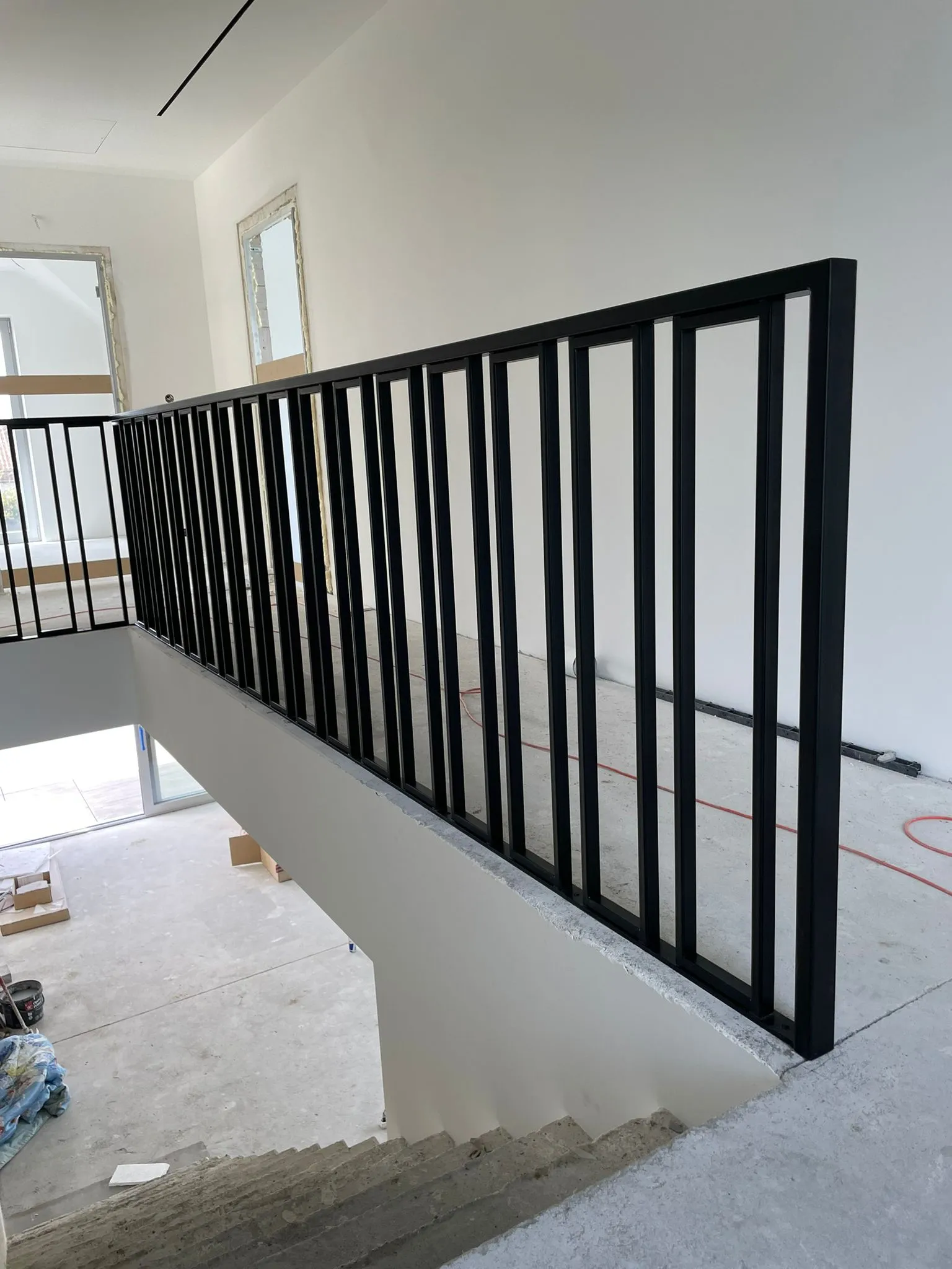 Balustrada wewnętrzna pionowa czarna detal mocowania - Stalowy Bechta Gorzów Wlkp.