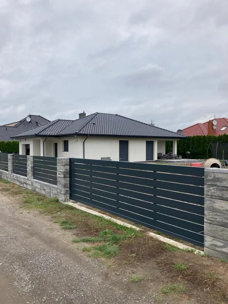 Brama stalowa ogrodzenie poziome antracyt detal wykonania - Stalowy Bechta Gorzów