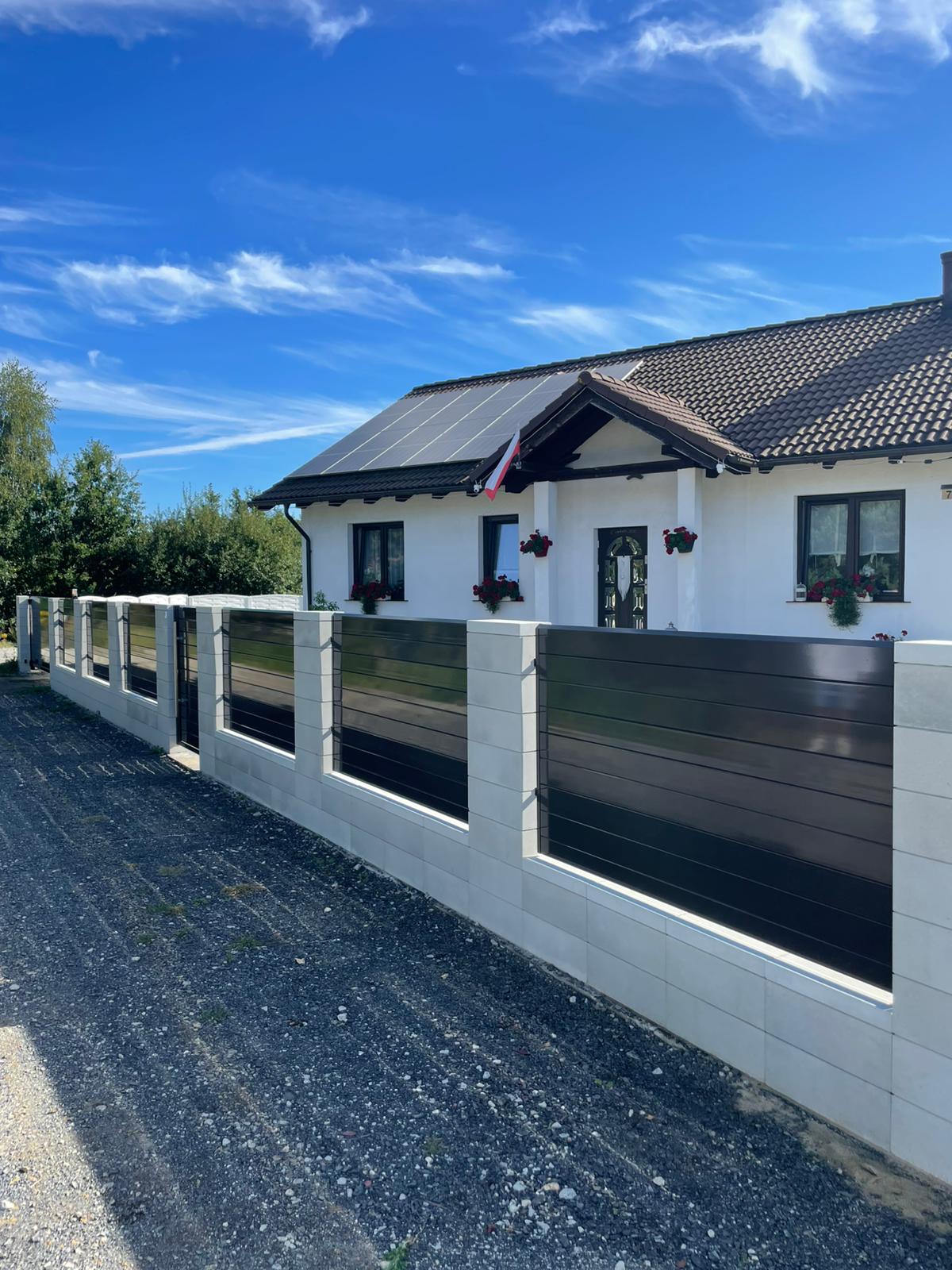 Ogrodzenie panelowe czarne ze słupkami betonowymi - realizacja Gorzów Wlkp. | Stalowy Bechta