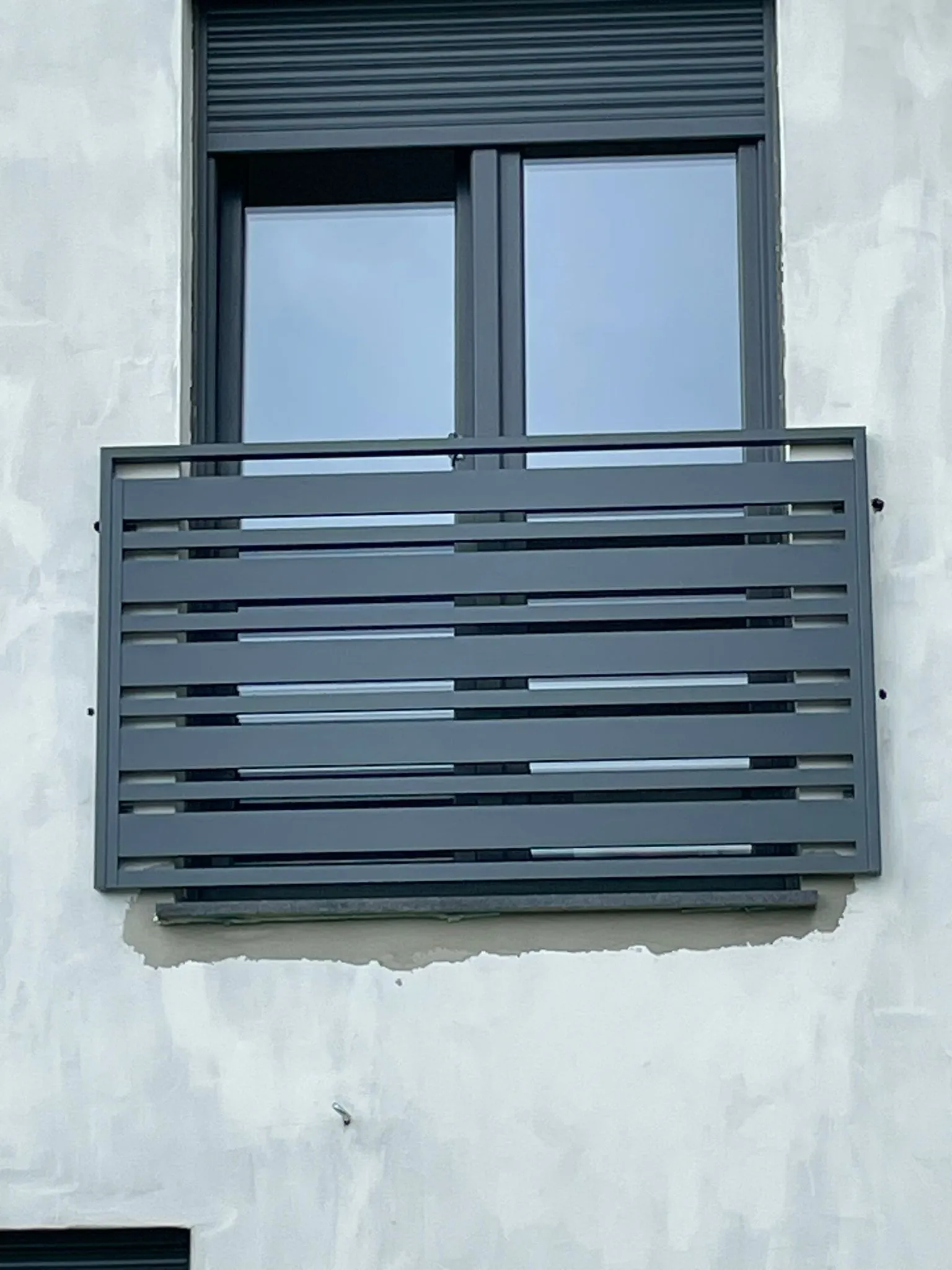 Wizualizacja 3D balustrady balkonowej poziomej antracyt - projekt Stalowy Bechta Gorzów